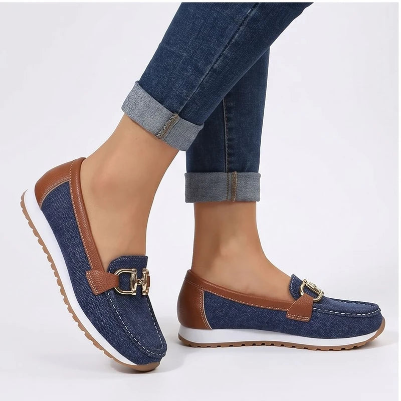 Model wearing Blue metal flat in a studio - 3