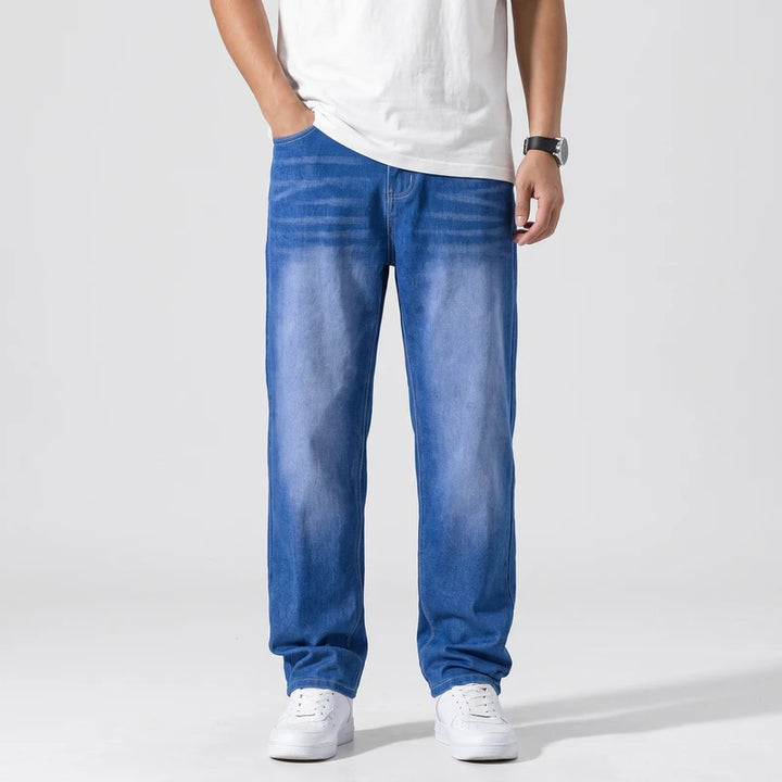 Blauw jeans on an off-gray studio background