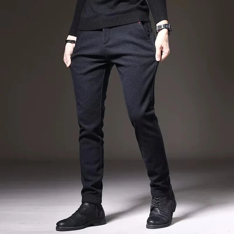 Henderson Slim-Fit Pants in dark color, featuring a tailored structure for a modern, flexible fit.