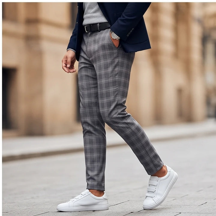 Model wearing Gray trousers outdoors - 3